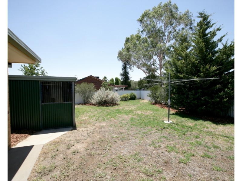 14 Lockett Place, Tolland NSW 2650