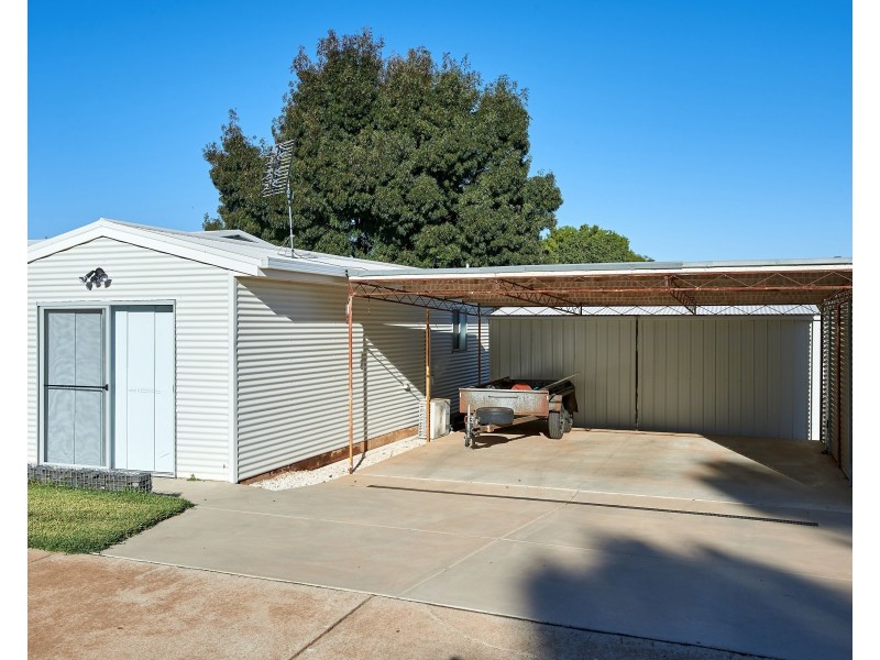 160 Cowabbie Street, Coolamon NSW 2701