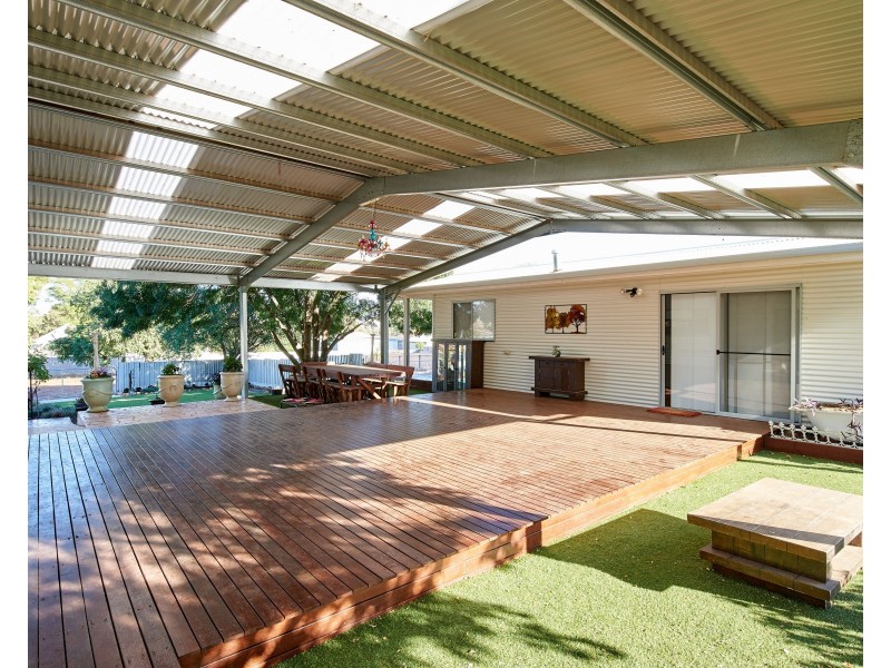 160 Cowabbie Street, Coolamon NSW 2701