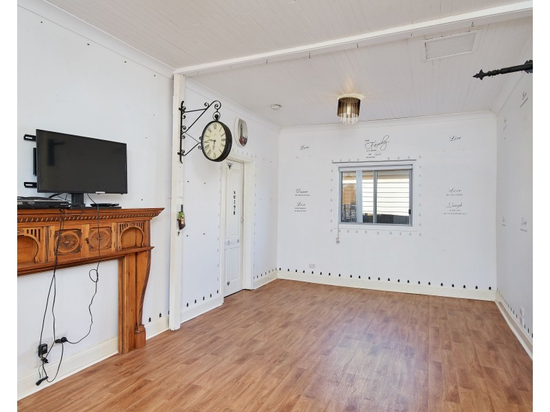 160 Cowabbie Street, Coolamon NSW 2701