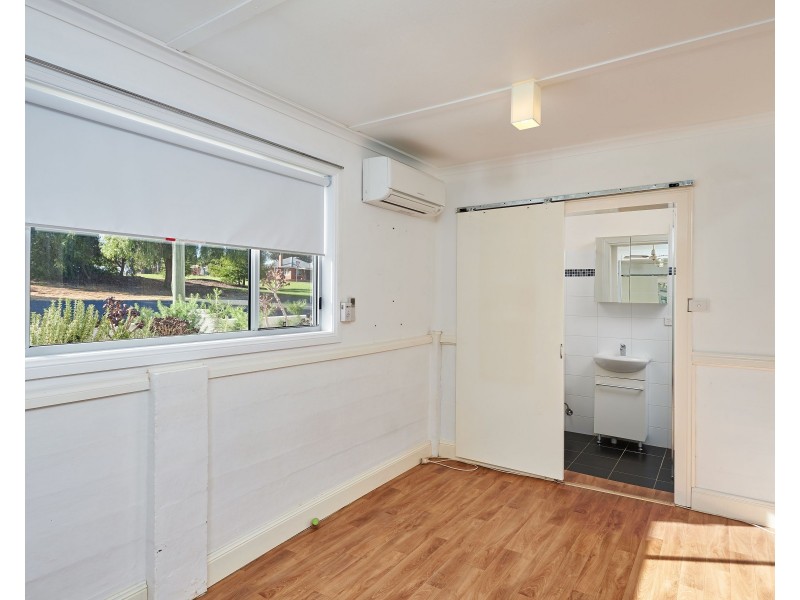 160 Cowabbie Street, Coolamon NSW 2701