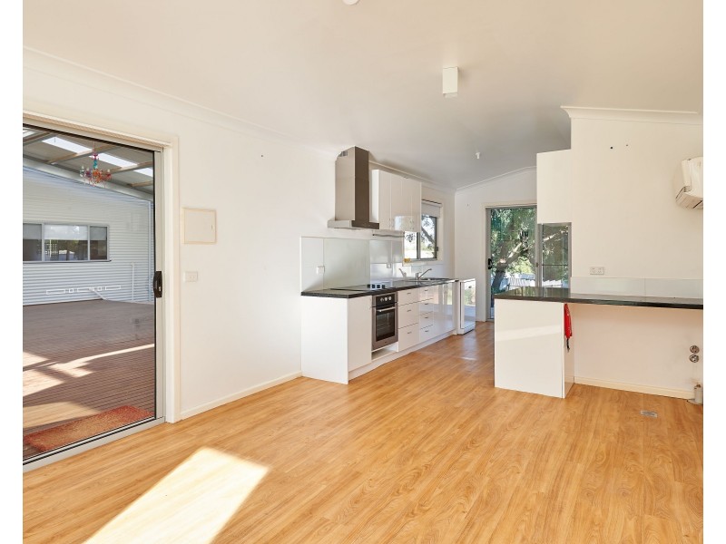 160 Cowabbie Street, Coolamon NSW 2701