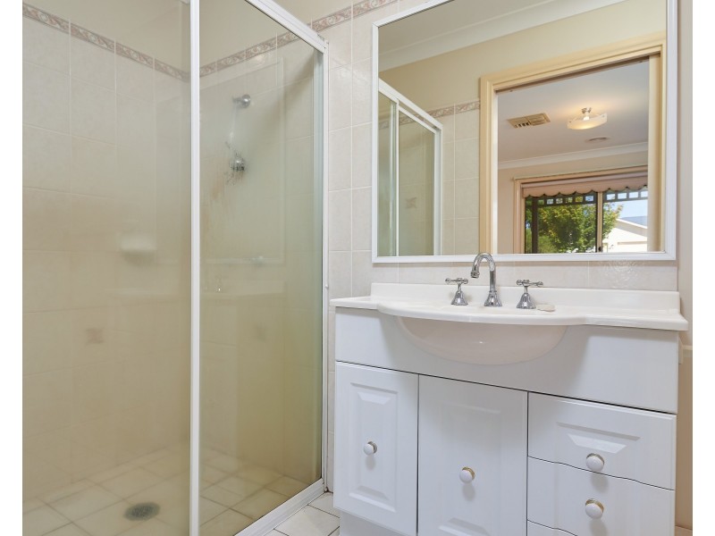 14 Gidgee Place, Glenfield Park NSW 2650