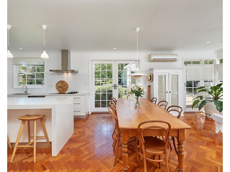 31 Lakeside Drive, Lake Albert NSW 2650