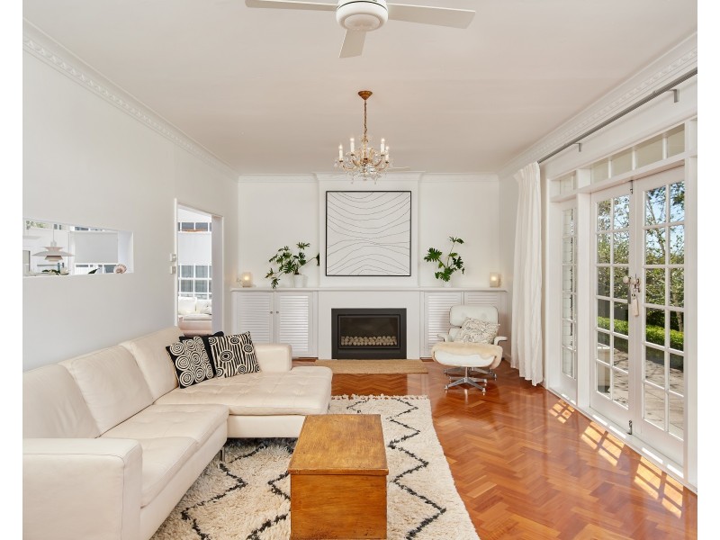 31 Lakeside Drive, Lake Albert NSW 2650