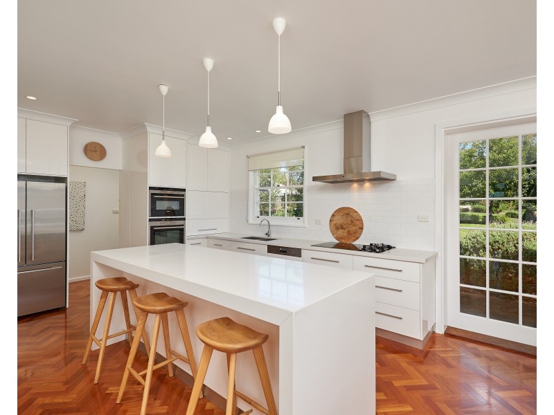 31 Lakeside Drive, Lake Albert NSW 2650