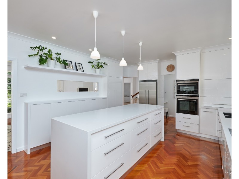 31 Lakeside Drive, Lake Albert NSW 2650