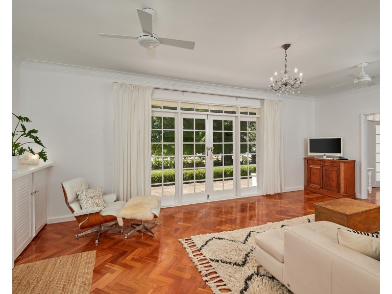 31 Lakeside Drive, Lake Albert NSW 2650