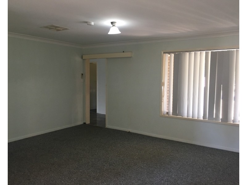 5 Martin Place, Tolland NSW 2650