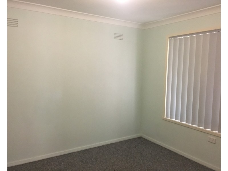 5 Martin Place, Tolland NSW 2650