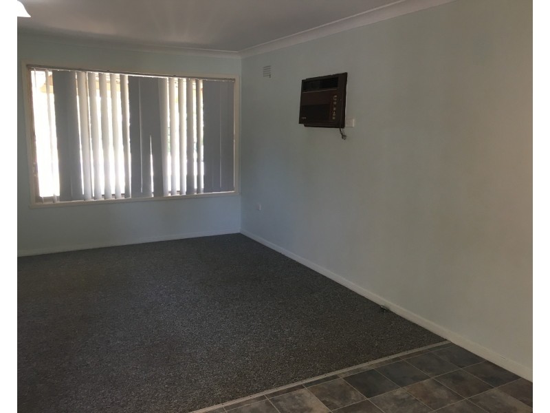 5 Martin Place, Tolland NSW 2650