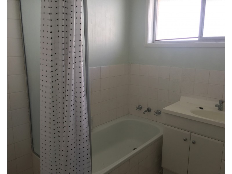 5 Martin Place, Tolland NSW 2650