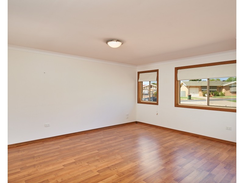 4 Girraween Mews, Glenfield Park NSW 2650