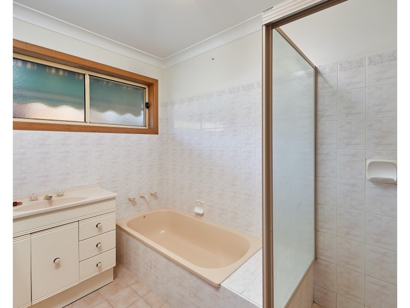 4 Girraween Mews, Glenfield Park NSW 2650
