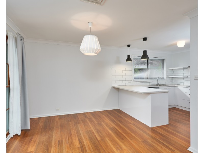 19 Eastlake Drive, Lake Albert NSW 2650