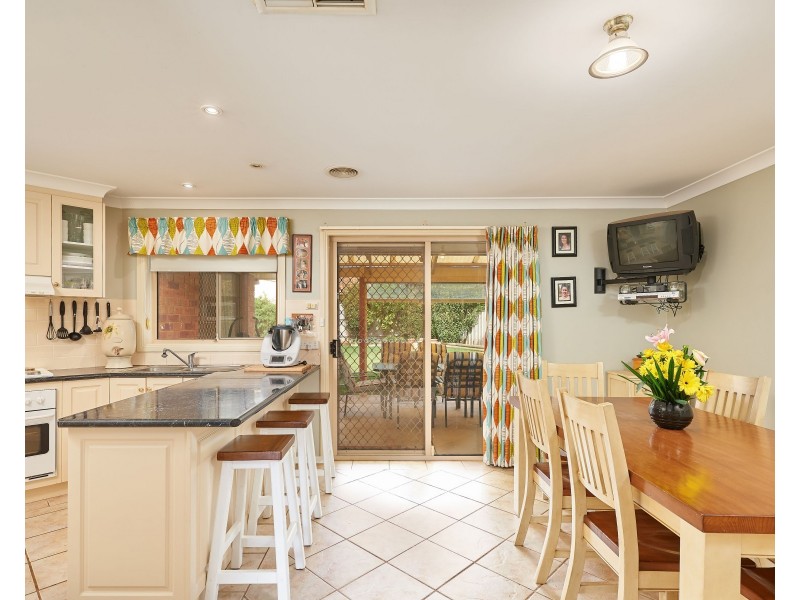 16 Wonkana Road, Glenfield Park NSW 2650