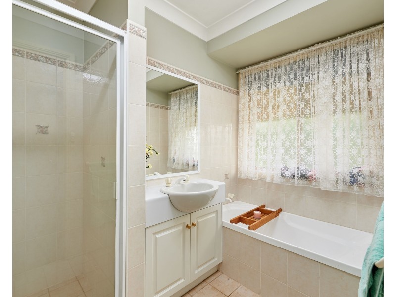 16 Wonkana Road, Glenfield Park NSW 2650