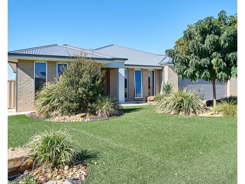 4 Preston Crescent, Lloyd NSW 2650