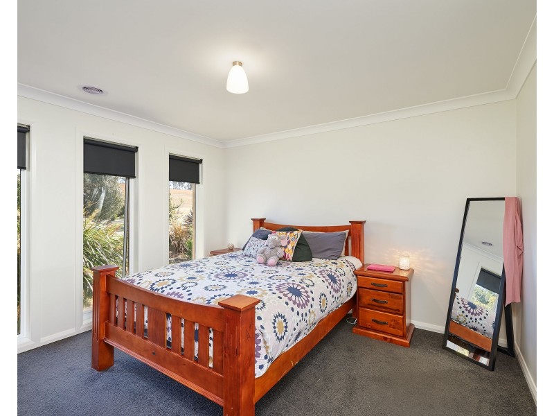 4 Preston Crescent, Lloyd NSW 2650