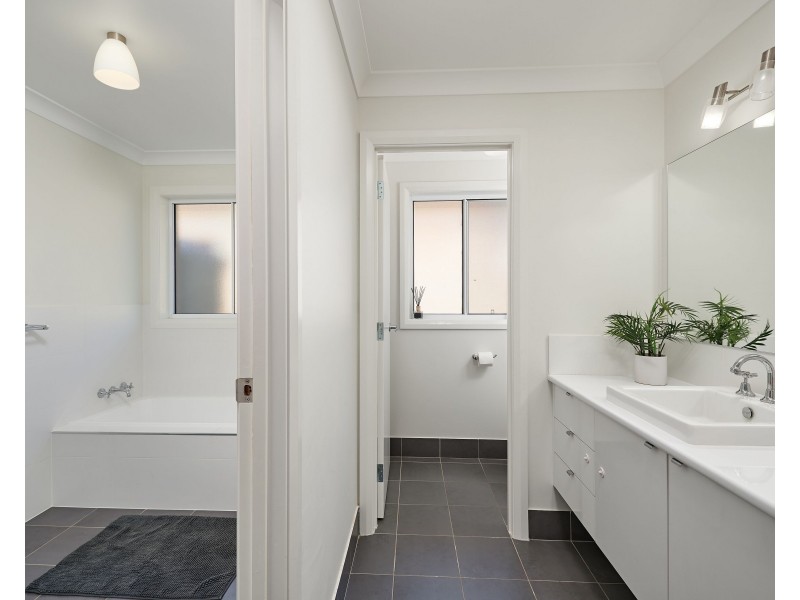 4 Preston Crescent, Lloyd NSW 2650