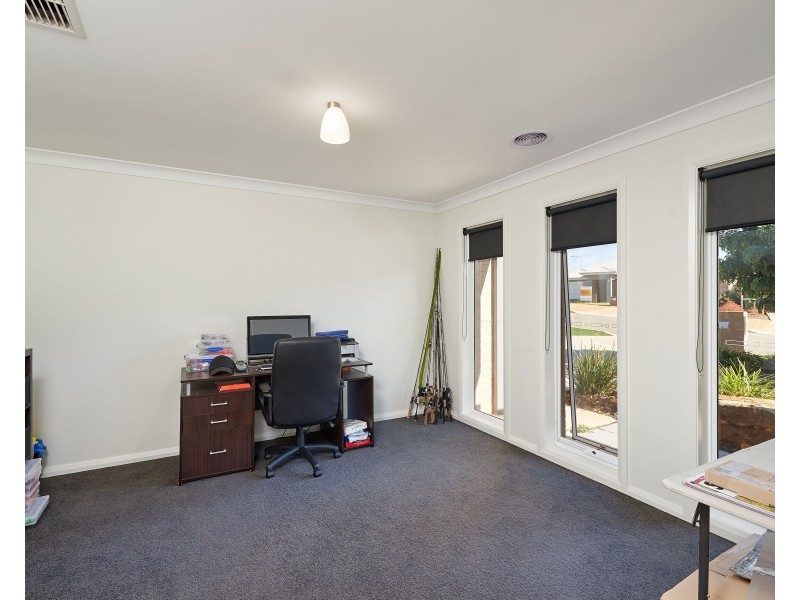 4 Preston Crescent, Lloyd NSW 2650