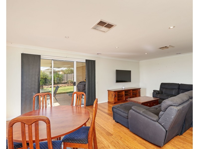 4 Preston Crescent, Lloyd NSW 2650