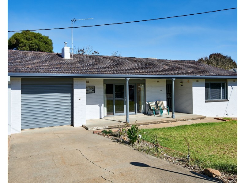 124 Simkin Crescent, Kooringal NSW 2650