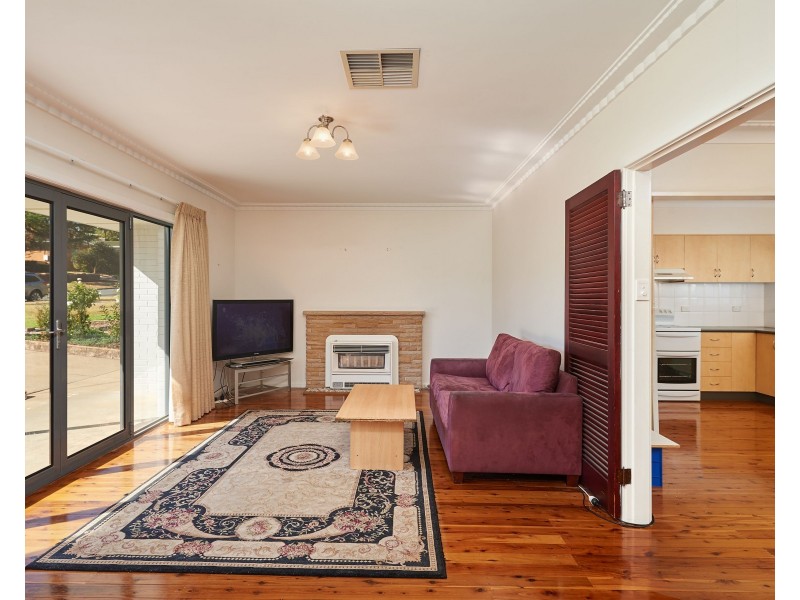 124 Simkin Crescent, Kooringal NSW 2650
