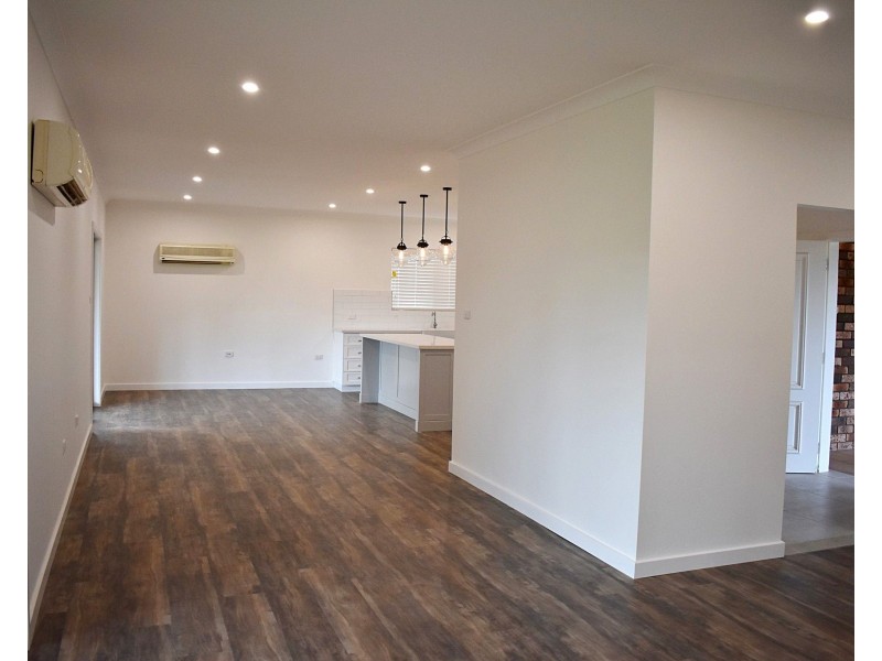 8 Avon Avenue, Lake Albert NSW 2650