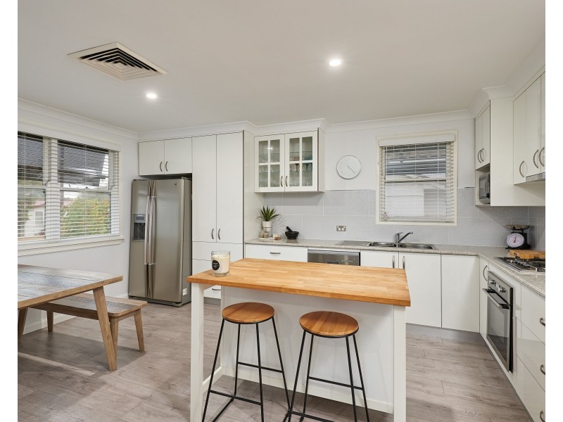 19 Gowrie Parade, Mount Austin NSW 2650