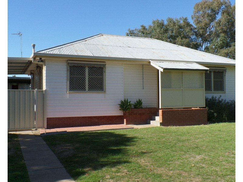 7 Victoria Street, Mount Austin NSW 2650