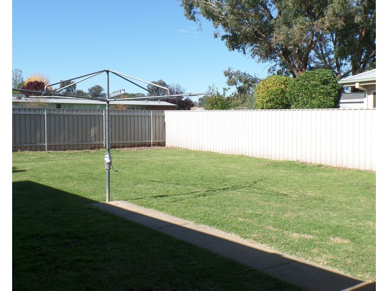 7 Victoria Street, Mount Austin NSW 2650