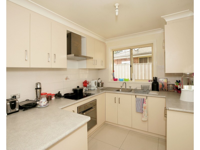 2/2 Honeysuckle Place, Lake Albert NSW 2650