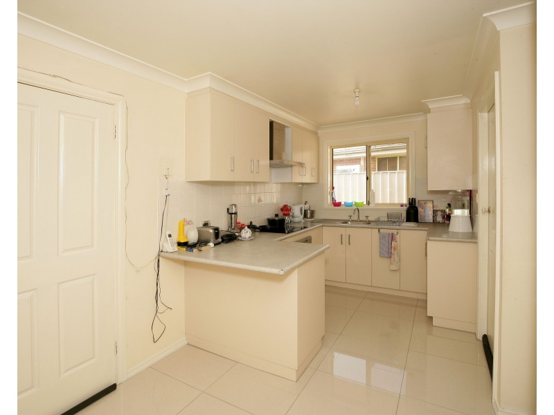 2/2 Honeysuckle Place, Lake Albert NSW 2650