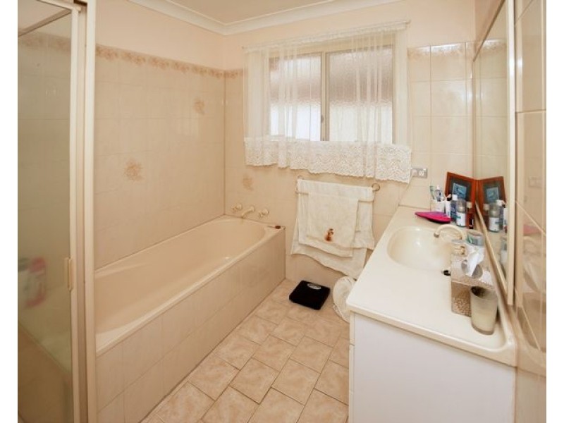 2/2 Honeysuckle Place, Lake Albert NSW 2650