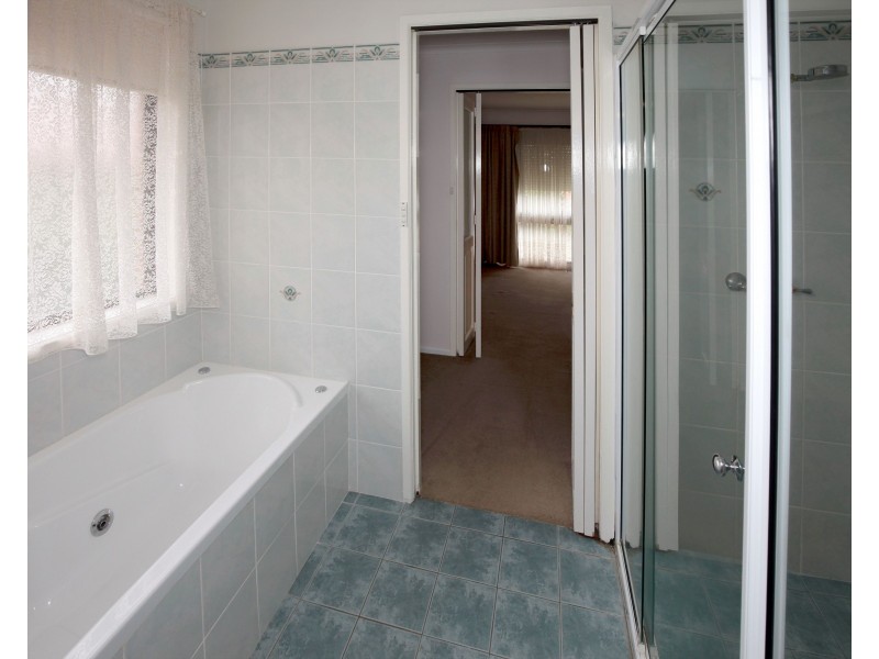 3 Mimosa Drive, Mount Austin NSW 2650