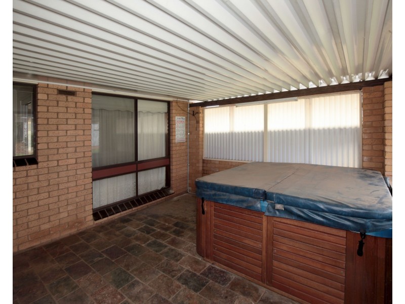 3 Mimosa Drive, Mount Austin NSW 2650