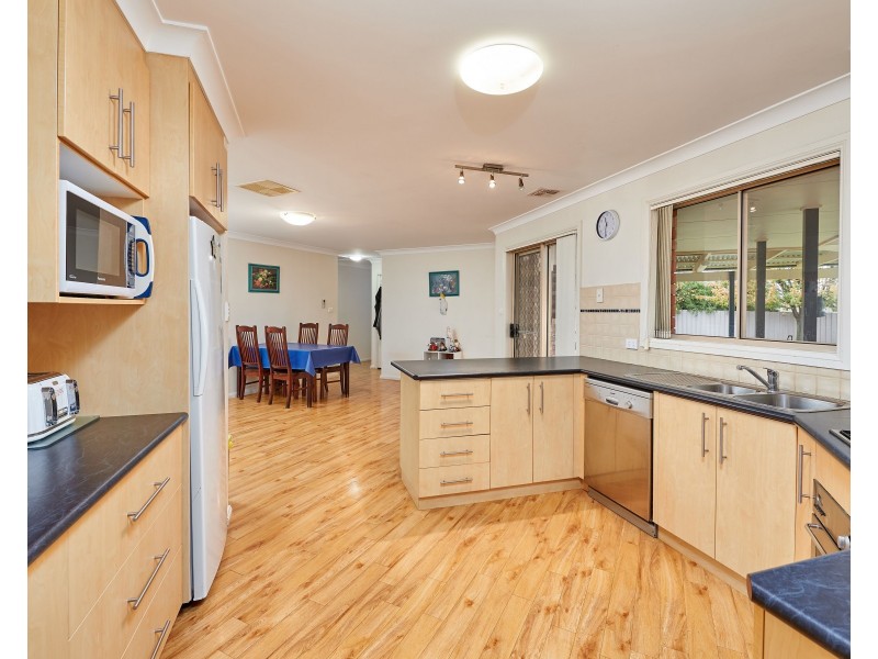 7 Womboin Crescent, Glenfield Park NSW 2650