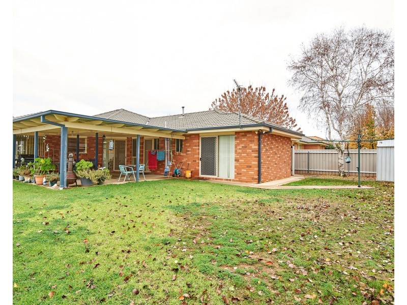 7 Womboin Crescent, Glenfield Park NSW 2650