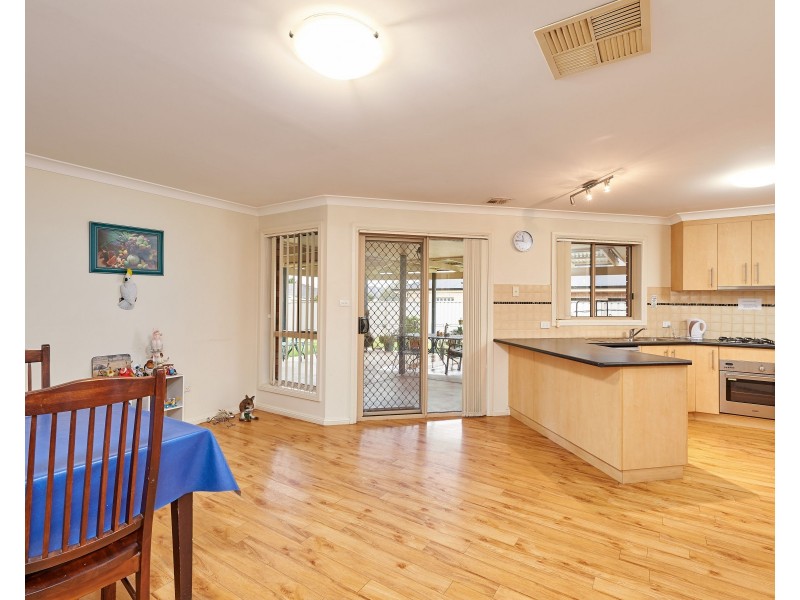 7 Womboin Crescent, Glenfield Park NSW 2650