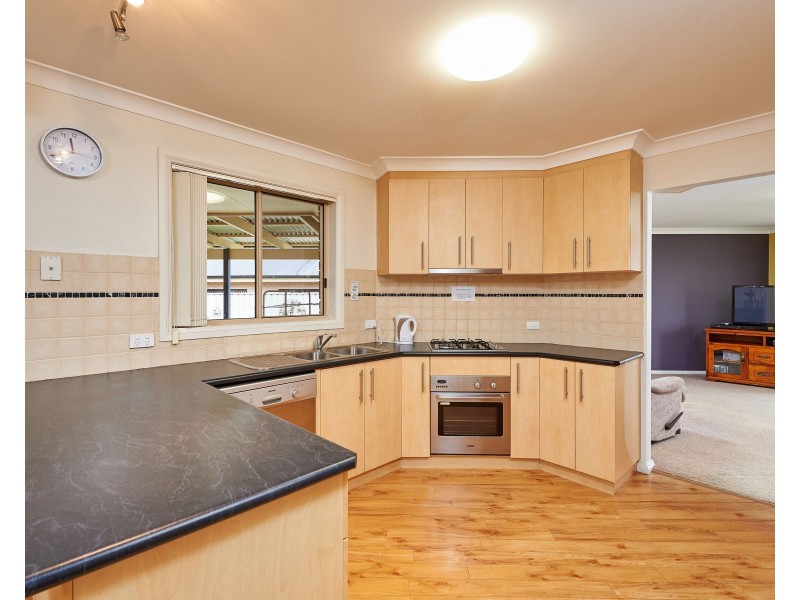 7 Womboin Crescent, Glenfield Park NSW 2650