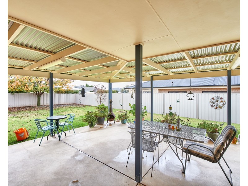 7 Womboin Crescent, Glenfield Park NSW 2650