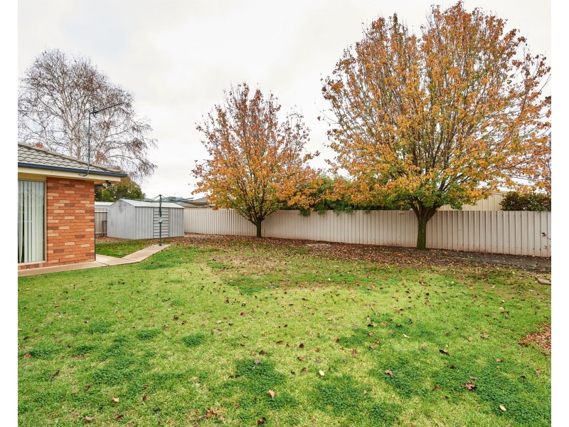 7 Womboin Crescent, Glenfield Park NSW 2650