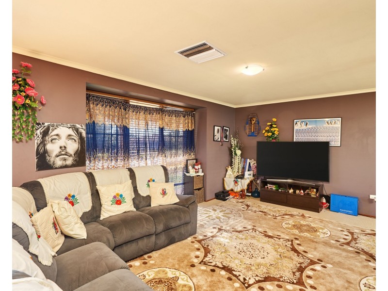 1 Bandera Avenue, Glenfield Park NSW 2650