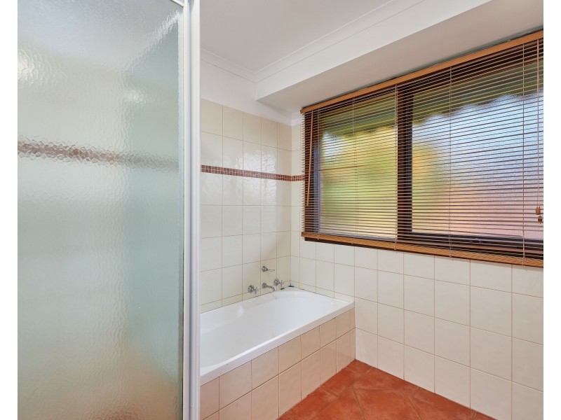 1 Bandera Avenue, Glenfield Park NSW 2650
