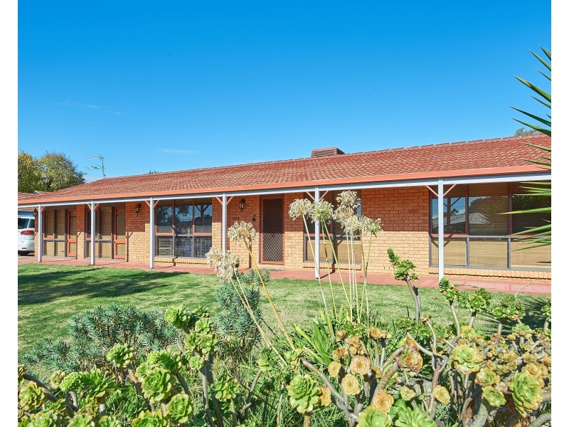 1 Bandera Avenue, Glenfield Park NSW 2650