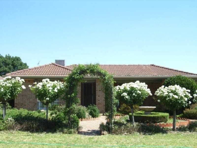 4 Ontario Drive, Wagga Wagga NSW 2650