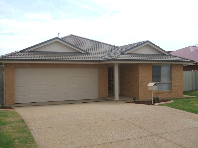 54 Avocet Drive, Estella NSW 2650