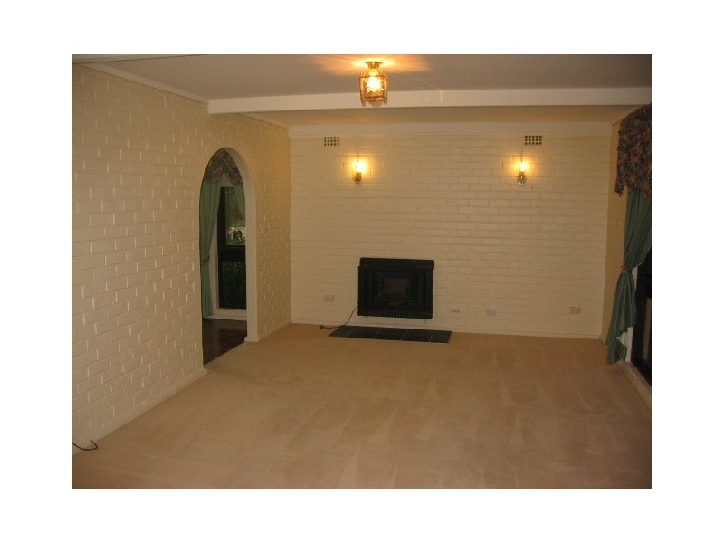 30 Inglis Street, Lake Albert NSW 2650