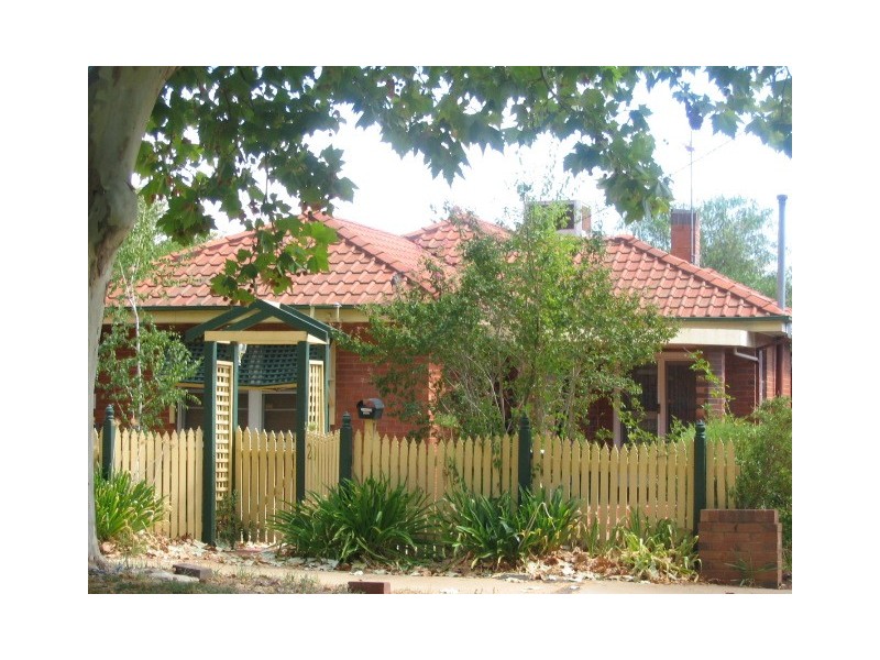 20 Halloran Street, Wagga Wagga NSW 2650
